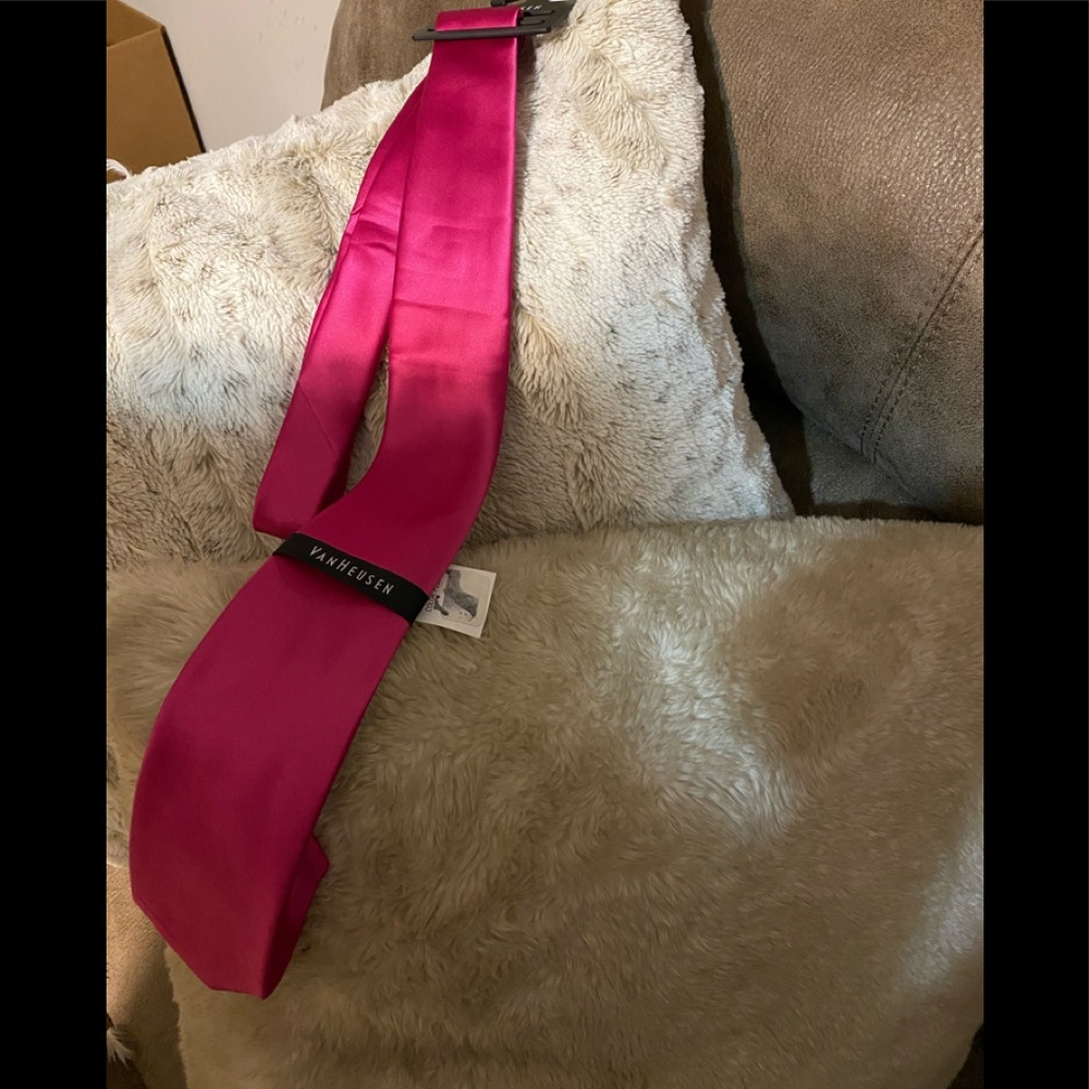 Van Heusen Fuschia Men’s time